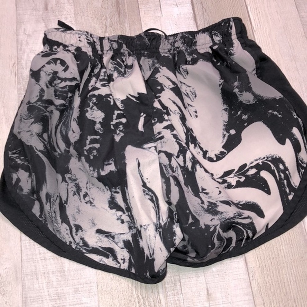 Nike Dri fit black swirl print athletic running shorts size medium - Picture 5 of 6